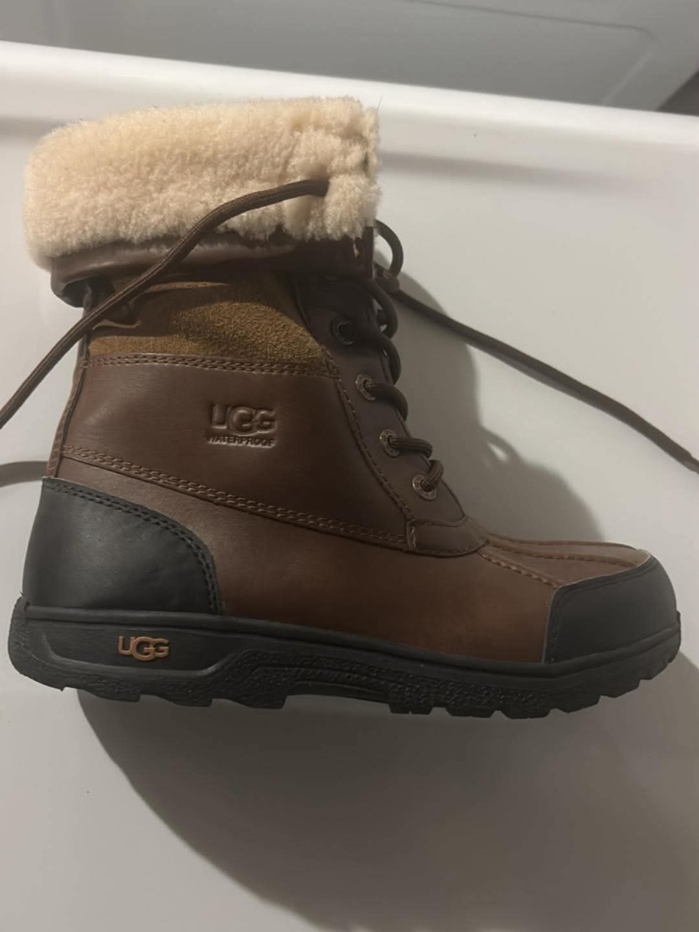 Kids Uggs boots size 5
